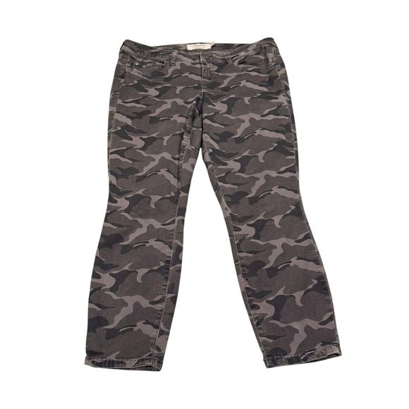 Torrid Women's Jeggings Skinny Jeans Camouflage Grayscale Size 14 - Picture 1 of 3